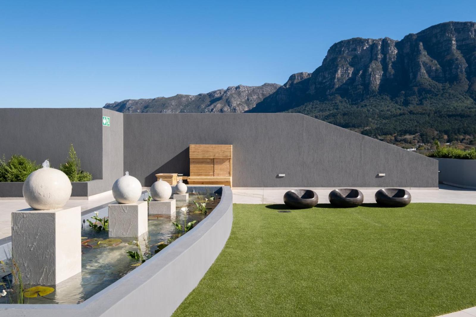 Newlands Peak Southern Cross Apartment