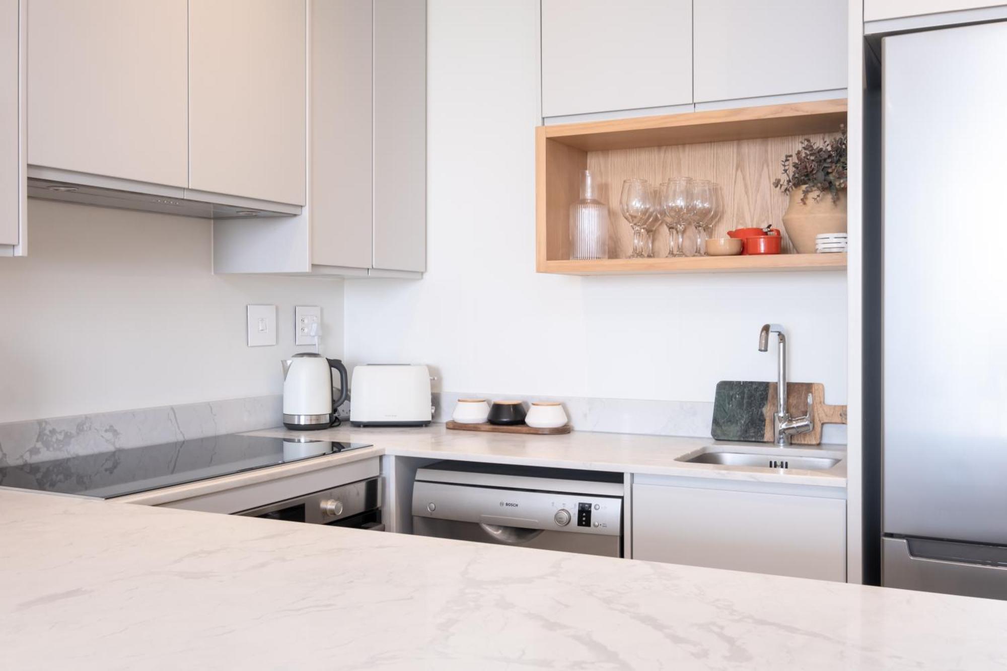 Newlands Peak Southern Cross Apartment